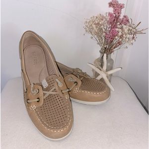 Sperry top sider boat shoes.